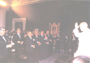 Recepción privada del papa Wojtyla a dirigentes, miembros y colaboradores de AULA, una asociación de la secta Moon (1985)